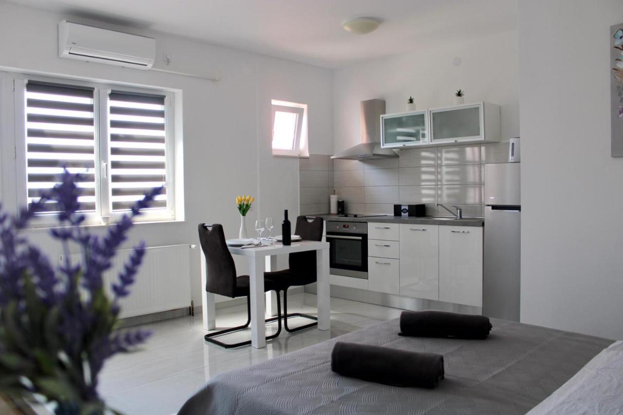 Apartmani Toni Drnis Luaran gambar