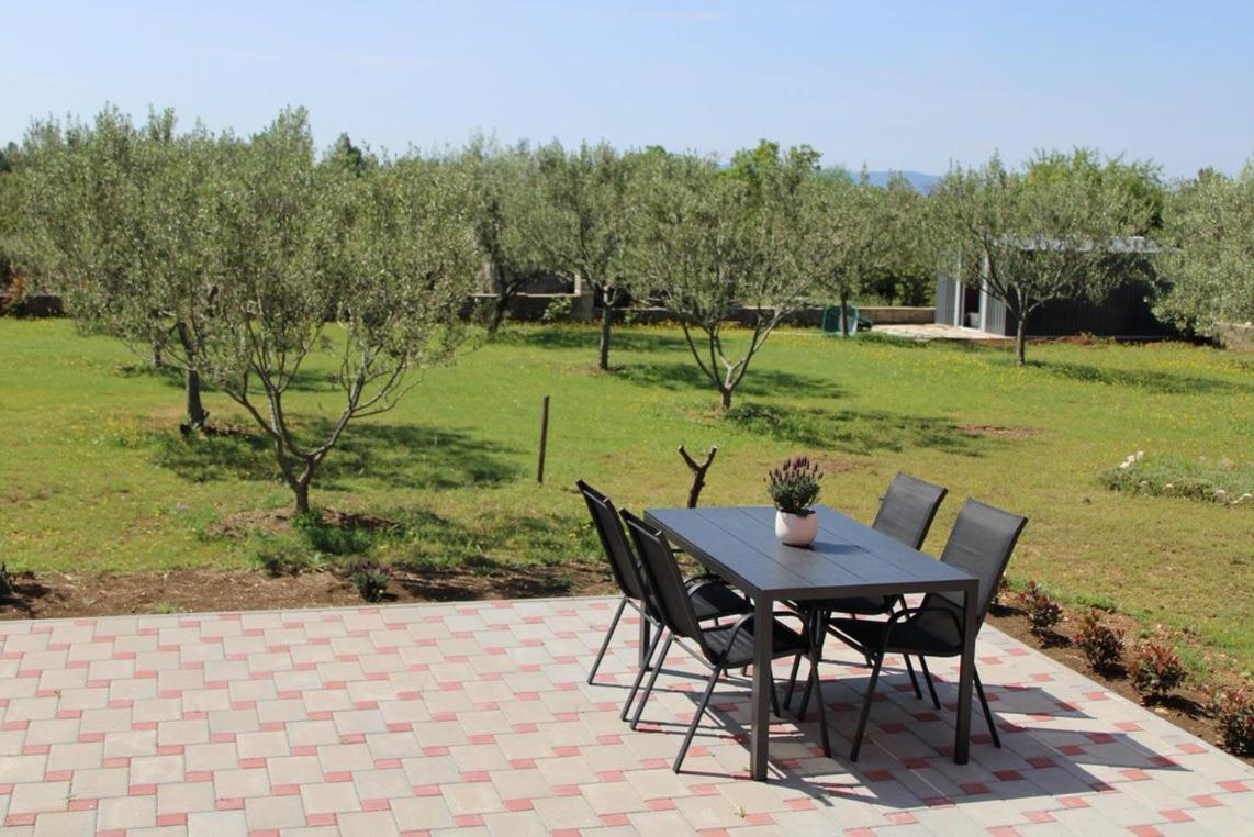 Apartmani Toni Drnis Luaran gambar