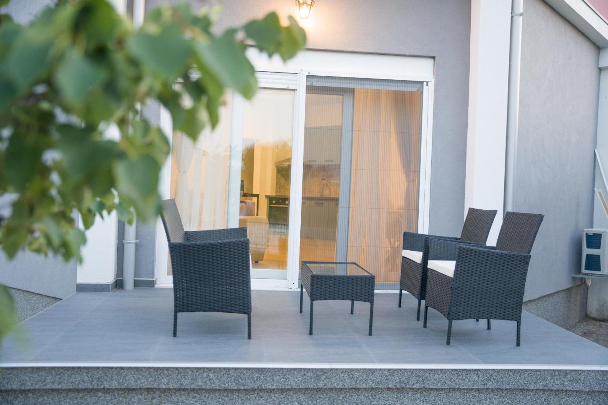 Apartmani Toni Drnis Luaran gambar